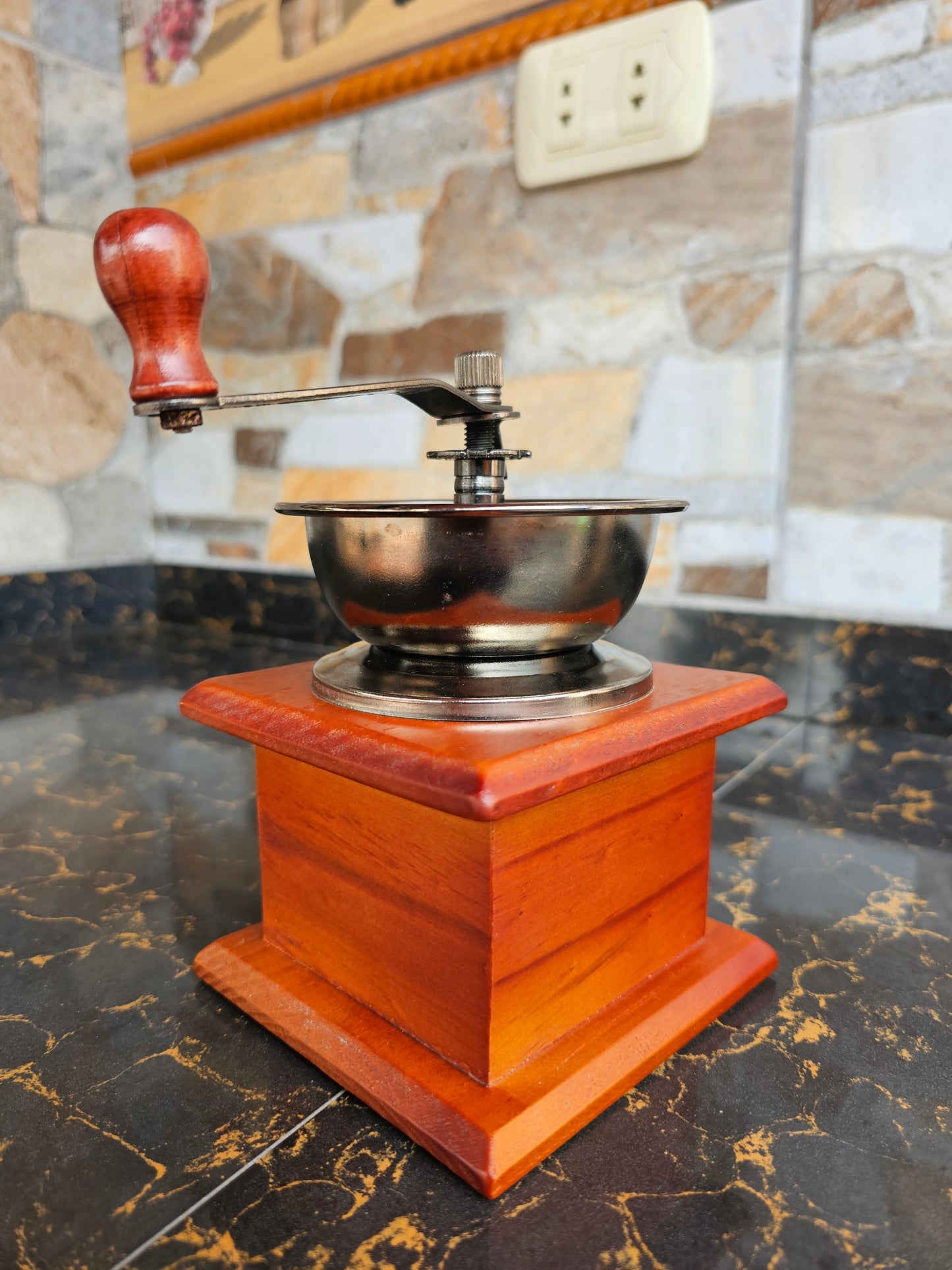 Molino para café con caja de madera